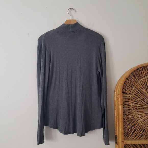 Lulu's Tulip Hem Keyhole Blouse M Gray - Picture 6 of 7